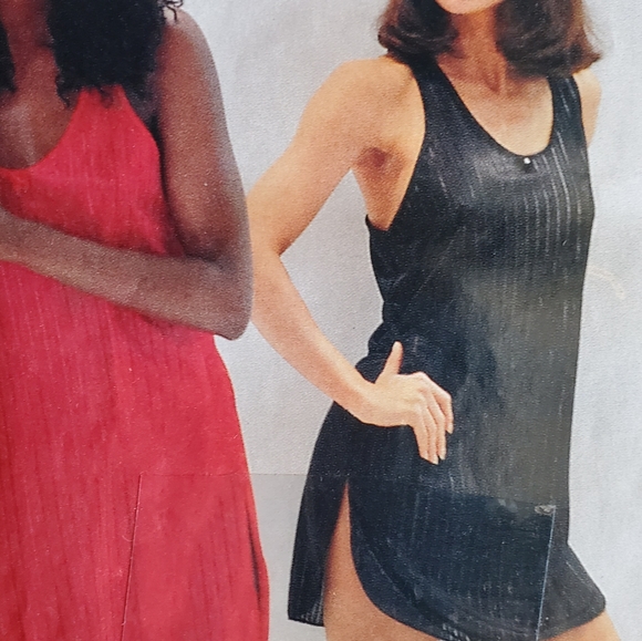 Vintage Undercover Wear's Med slinky razor back Chemise, slit open on the sides - Picture 3 of 4